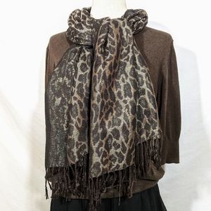 🤎 Snazzy Gold Animal Scarf #hundredsofscarves